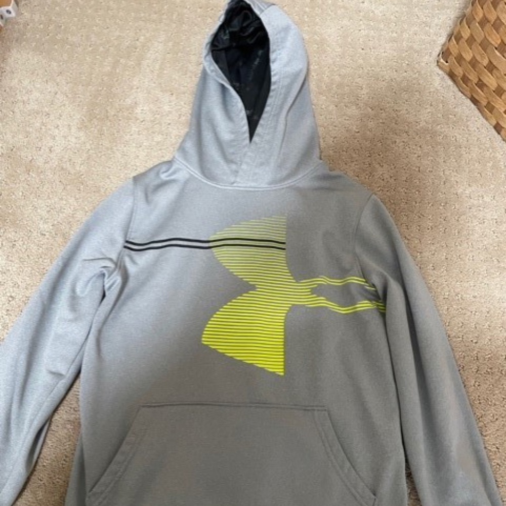 Under Armour cold gear hoodie youth loose fit medium